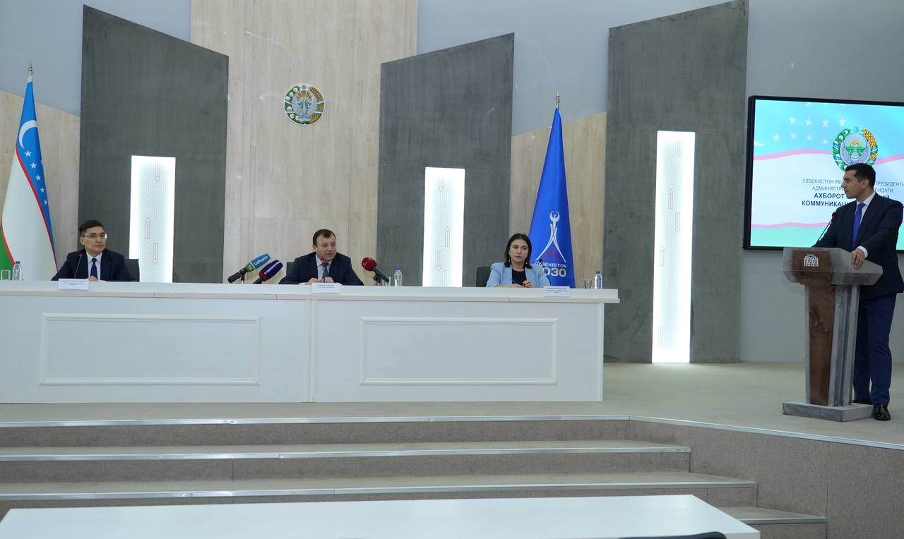 Qora xoroz ofis porno